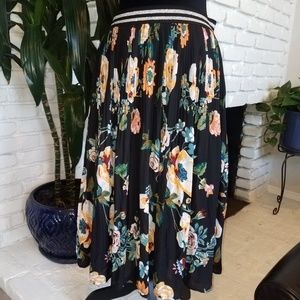 Floral skirt with elastic waistband